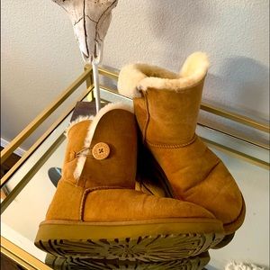 Gently Loved, Women’s Size 9 Tan Ugg Boots